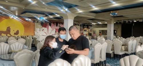 大型餐馆聚餐体验 服务细节成就美好时光